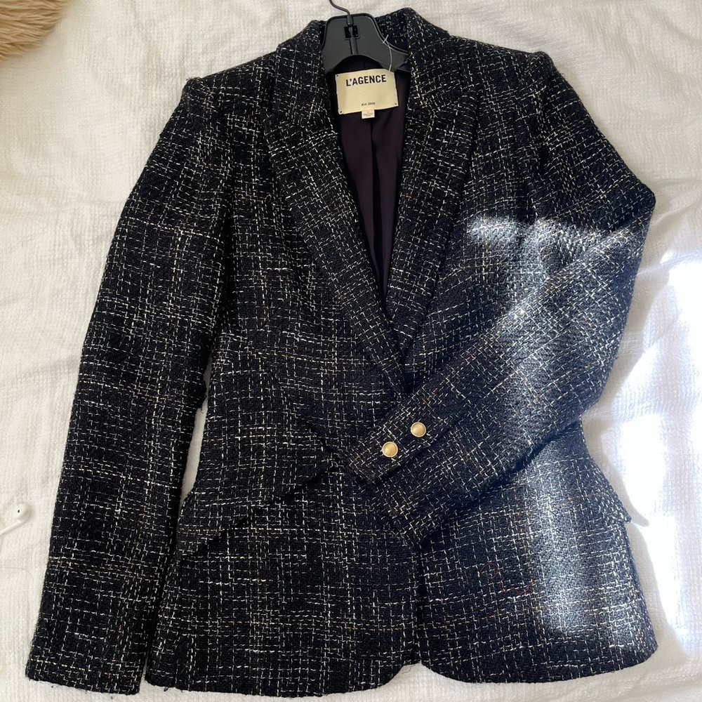 L'Agence Blazer almost new! I’ve worn this blazer once and it’s dry cleaned :)